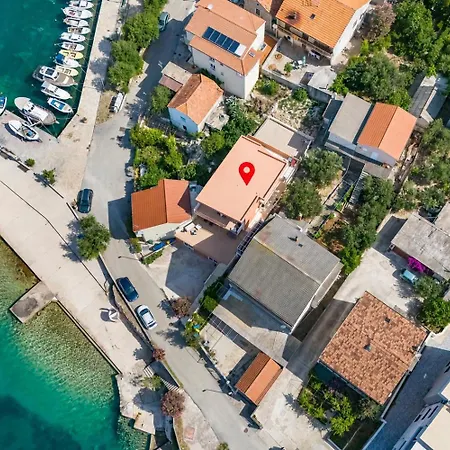 Santa Seaside Бродарица